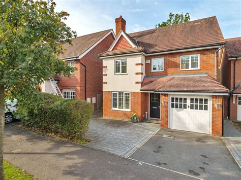 House Prices in Hengest Avenue, Esher, Surrey, KT10 .